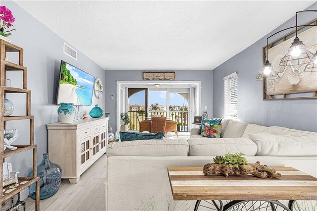 53 High Point CIR W # 310, Naples, FL 34103