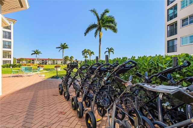 53 High Point CIR W # 310, Naples, FL 34103