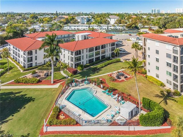 53 High Point CIR W # 310, Naples, FL 34103