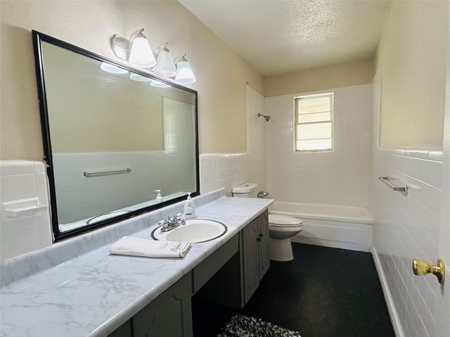 4425 Wedgmont Circle S, Fort Worth, TX 76133