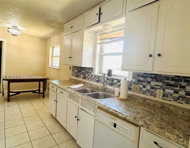 4425 Wedgmont Circle S, Fort Worth, TX 76133