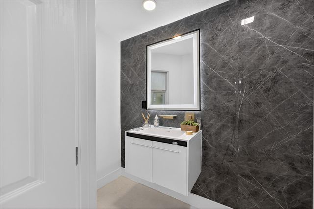 305 SWEETWATER CLUB CIRCLE, Longwood, FL 32779