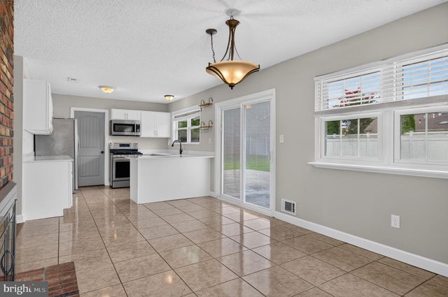 8 HOLMES LN, Marlton, NJ 08053