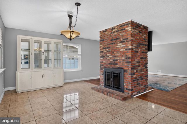 8 HOLMES LN, Marlton, NJ 08053