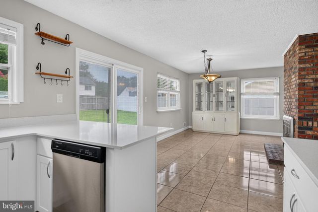 8 HOLMES LN, Marlton, NJ 08053