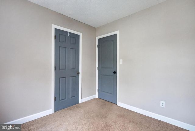 8 HOLMES LN, Marlton, NJ 08053