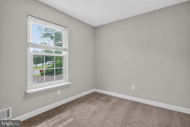 8 HOLMES LN, Marlton, NJ 08053