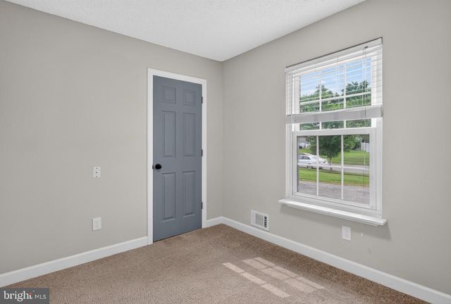 8 HOLMES LN, Marlton, NJ 08053