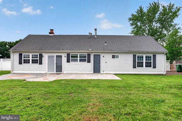 8 HOLMES LN, Marlton, NJ 08053