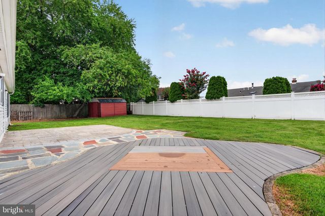 8 HOLMES LN, Marlton, NJ 08053