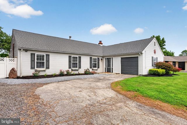 8 HOLMES LN, Marlton, NJ 08053