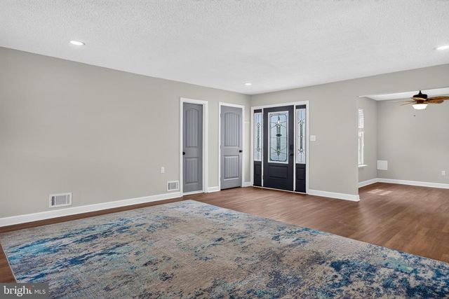 8 HOLMES LN, Marlton, NJ 08053
