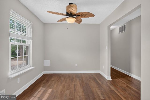 8 HOLMES LN, Marlton, NJ 08053