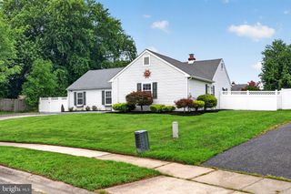 8 HOLMES LN, Marlton, NJ 08053