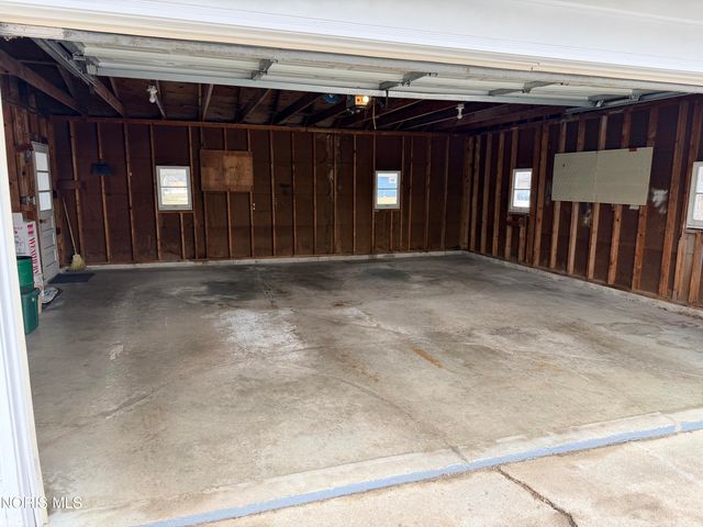 915 Delaware Avenue, Montpelier, OH 43543