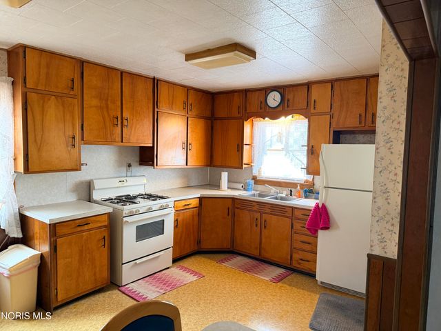 915 Delaware Avenue, Montpelier, OH 43543