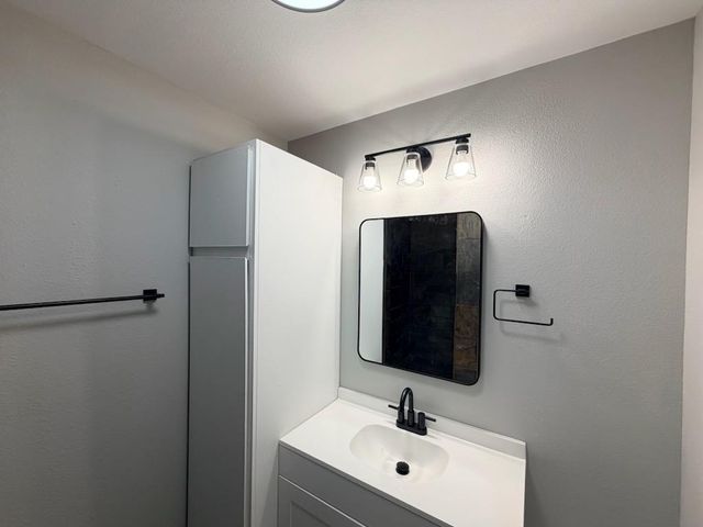 2448 Snyder Avenue, Selma, CA 93662