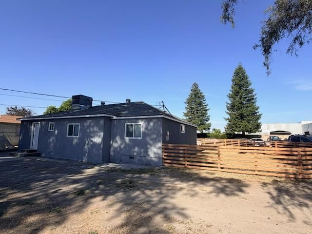 2448 Snyder Avenue, Selma, CA 93662