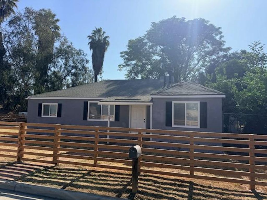 2448 Snyder Avenue, Selma, CA 93662