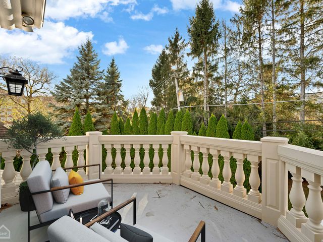 355 Flagg Court, Hinsdale, IL 60521