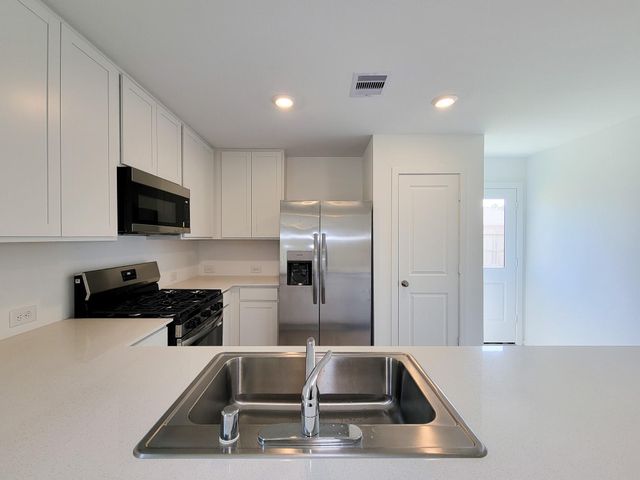 1519 Gardenia Blossom Land, Crosby, TX 77532