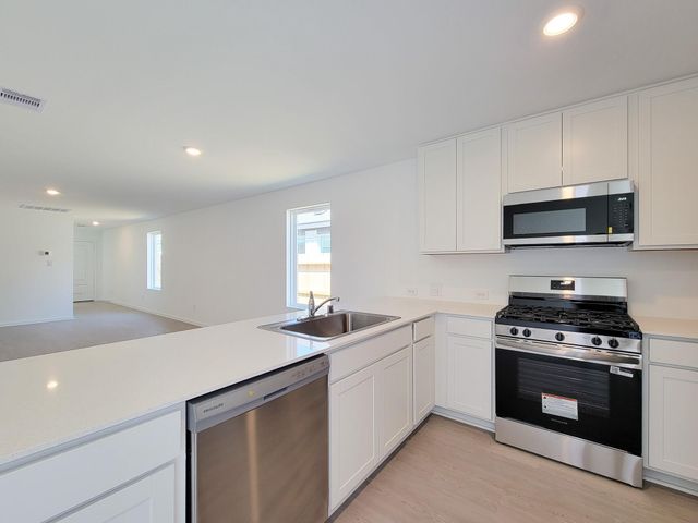 1519 Gardenia Blossom Land, Crosby, TX 77532