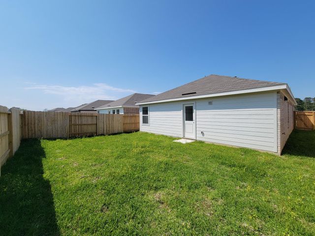 1519 Gardenia Blossom Land, Crosby, TX 77532