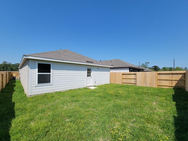 1519 Gardenia Blossom Land, Crosby, TX 77532