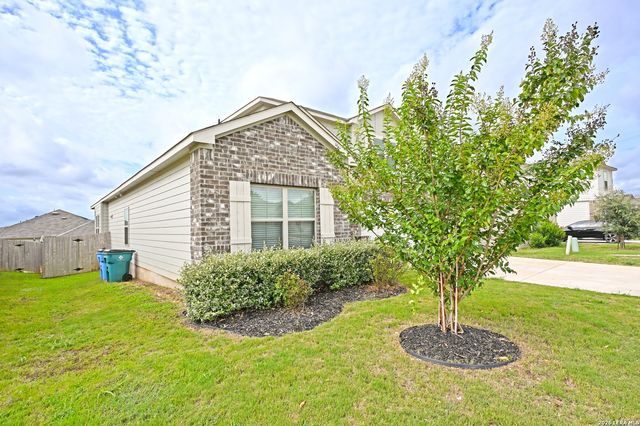 1149 AMBER LK, Seguin, TX 78155