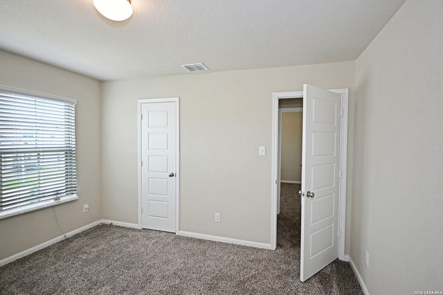 1149 AMBER LK, Seguin, TX 78155
