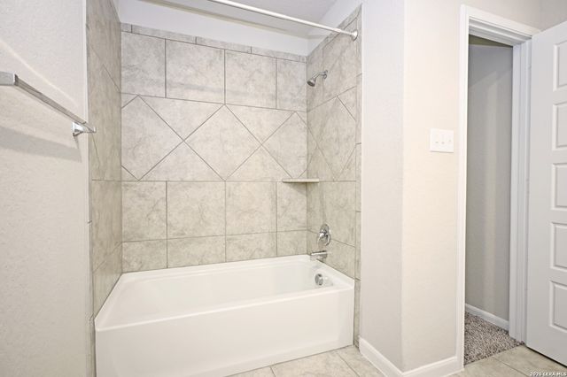 1149 AMBER LK, Seguin, TX 78155
