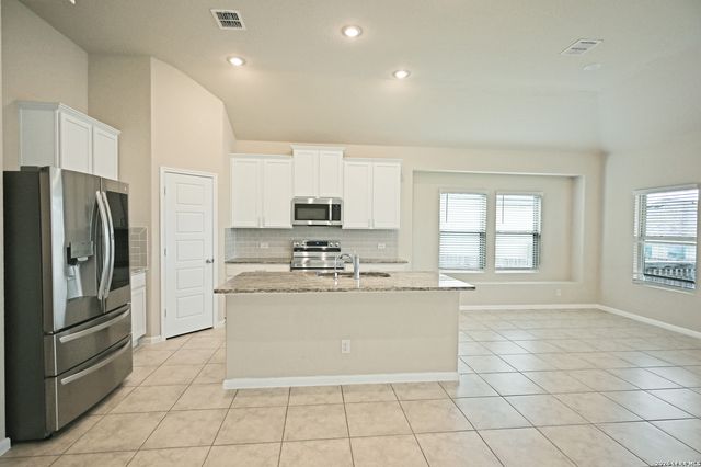 1149 AMBER LK, Seguin, TX 78155