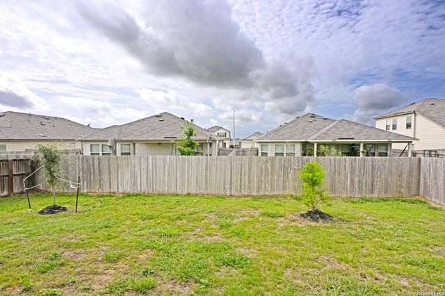 1149 AMBER LK, Seguin, TX 78155