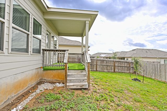 1149 AMBER LK, Seguin, TX 78155