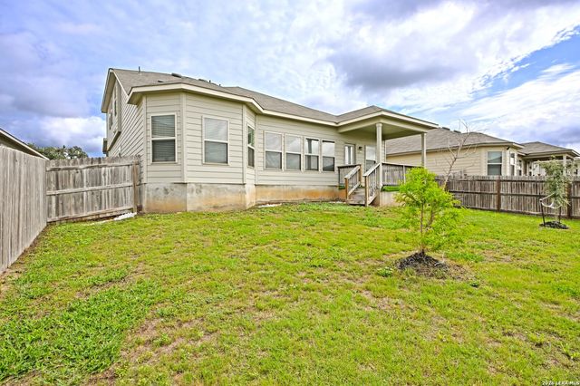 1149 AMBER LK, Seguin, TX 78155