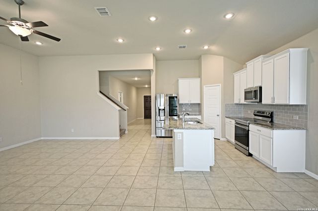 1149 AMBER LK, Seguin, TX 78155