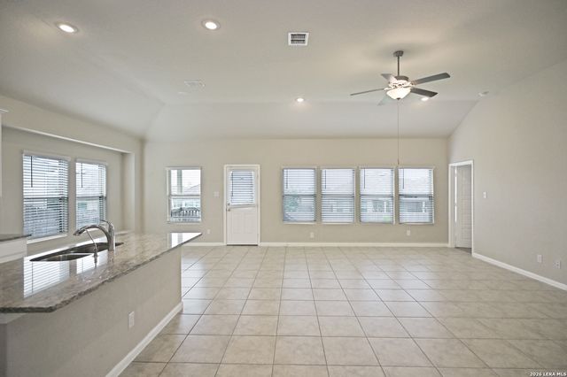 1149 AMBER LK, Seguin, TX 78155
