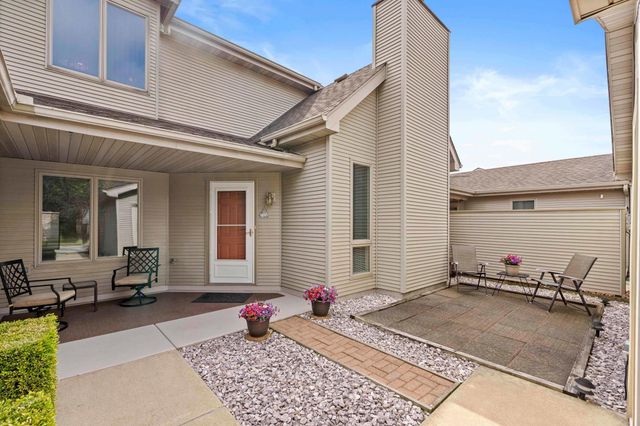 9523 Crown Commons Drive, Crown Point, IN 46307
