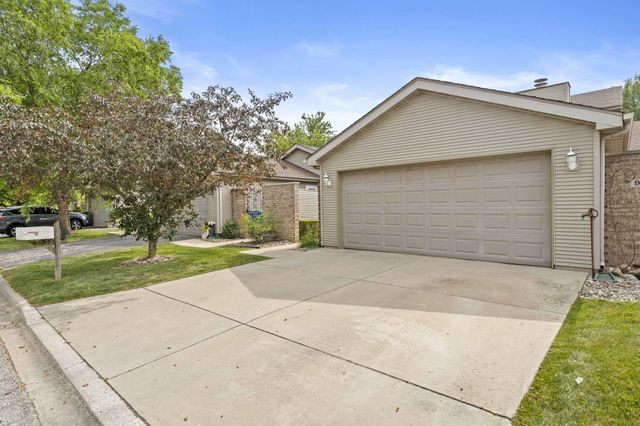9523 Crown Commons Drive, Crown Point, IN 46307