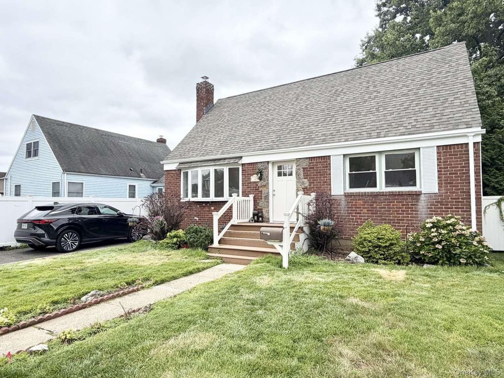 20 Iris Avenue, Merrick, NY 11566 — exterior