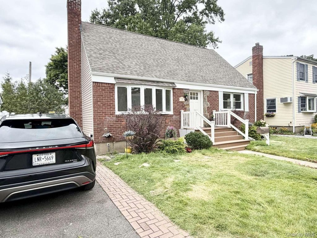 20 Iris Avenue, Merrick, NY 11566 — photo 2