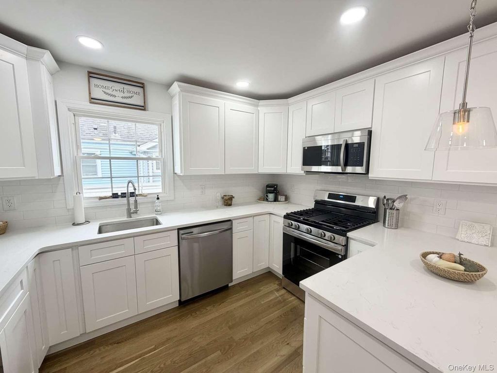 20 Iris Avenue, Merrick, NY 11566 — photo 3