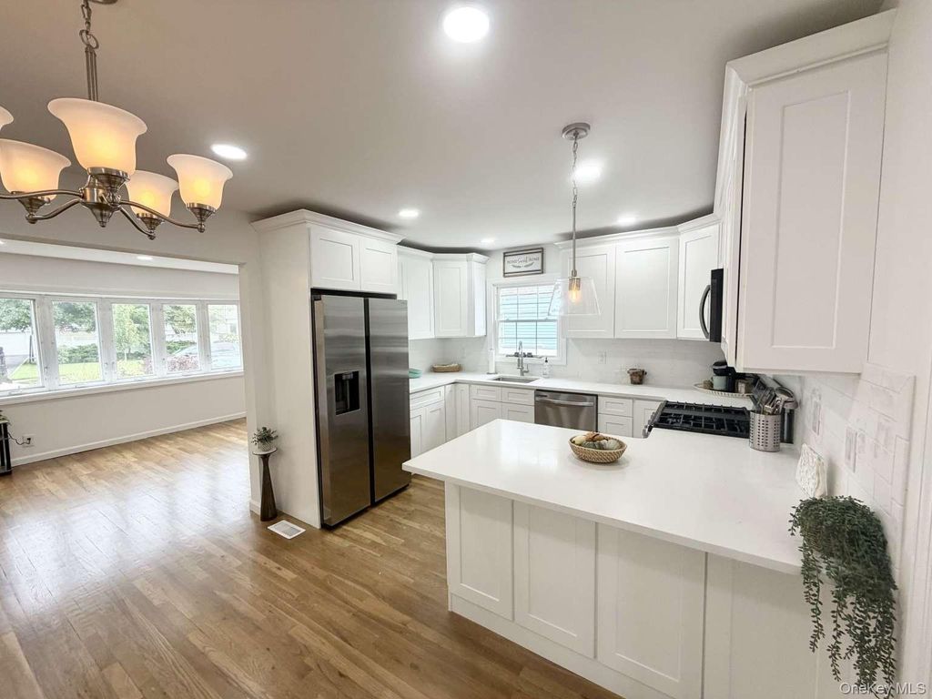 20 Iris Avenue, Merrick, NY 11566 — photo 5
