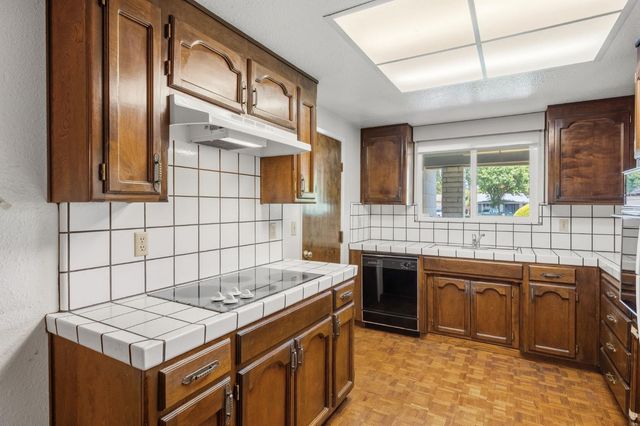 2628 Turquoise Ct, Modesto, CA 95355