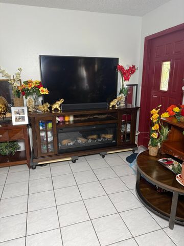 4776 Chariot Circle, Greenacres, FL 33463