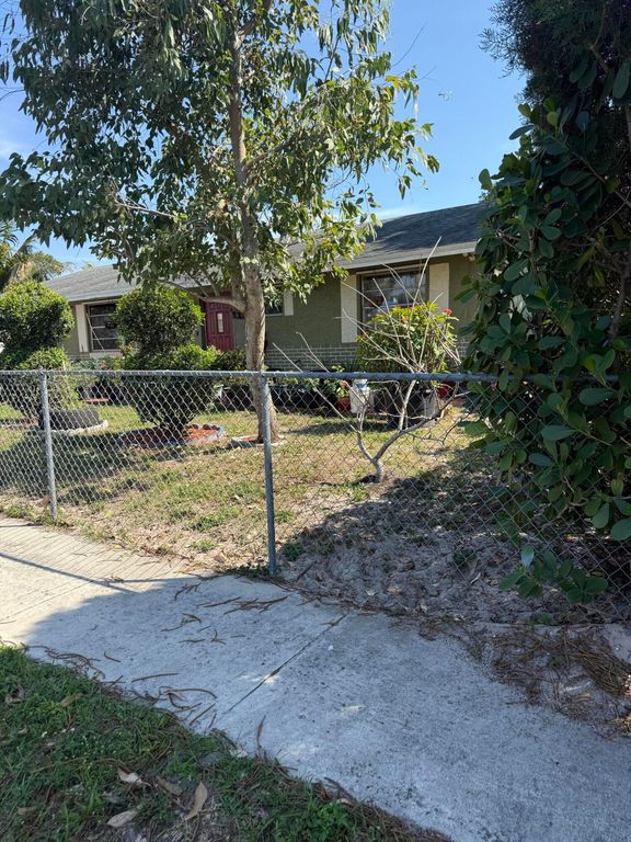 4776 Chariot Circle, Greenacres, FL 33463