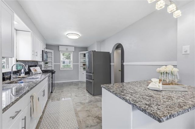 8004 Holmes Road, Kansas City, MO 64131