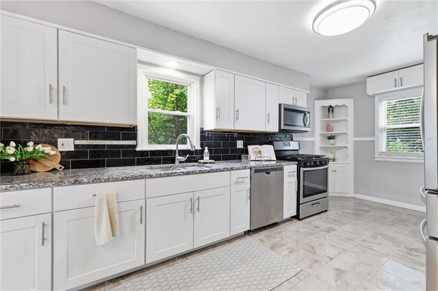 8004 Holmes Road, Kansas City, MO 64131