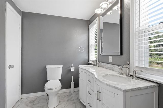 8004 Holmes Road, Kansas City, MO 64131