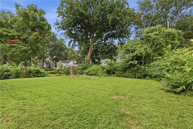 8004 Holmes Road, Kansas City, MO 64131